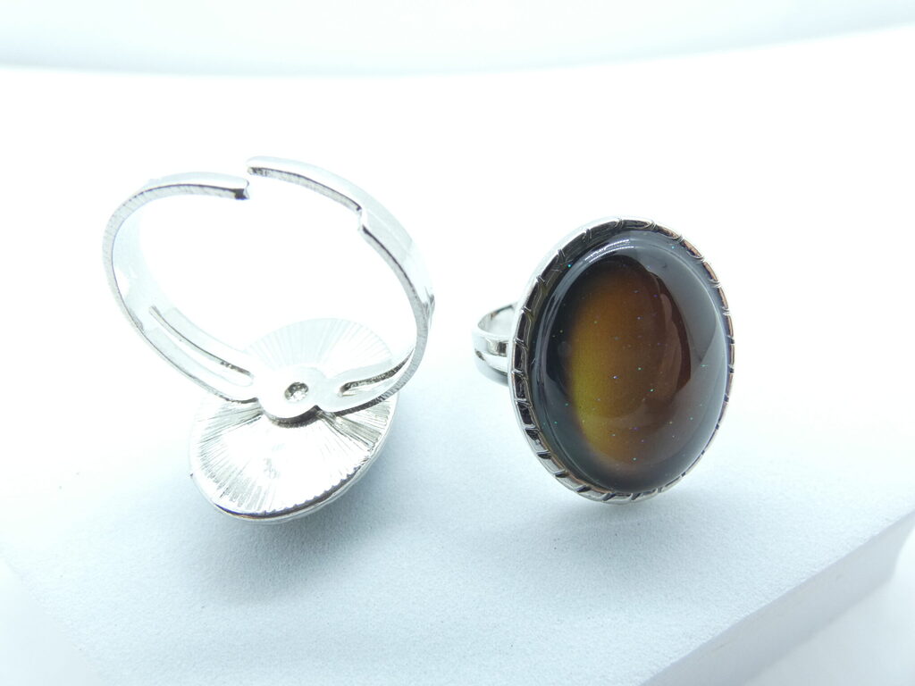 Ring met ovale gemoedsteen