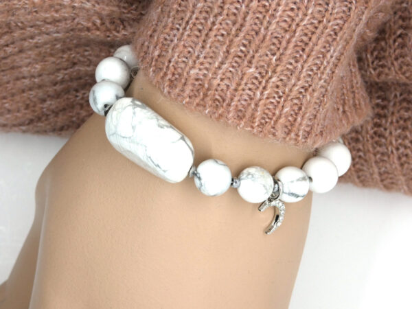 Armband met witte howliet Edelstenen