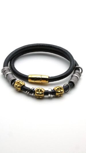 Heren armband gemaakt met lederen koord en magneetsluiting