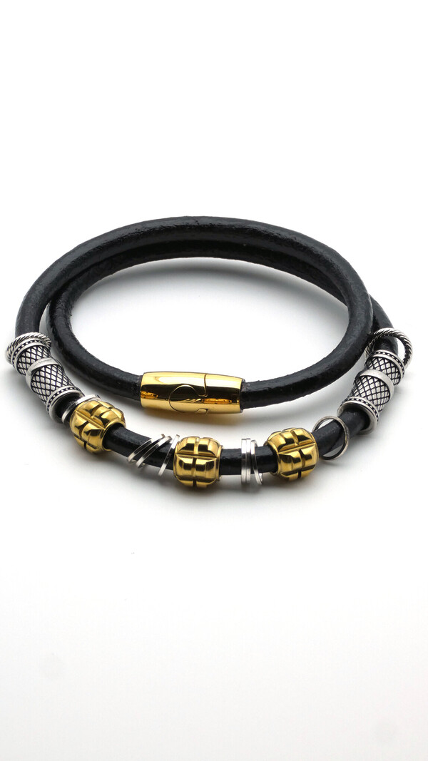 Heren armband gemaakt met lederen koord en magneetsluiting