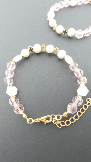 Armband met rozenkwarts edelstenen, synthetische parels en oosters glas